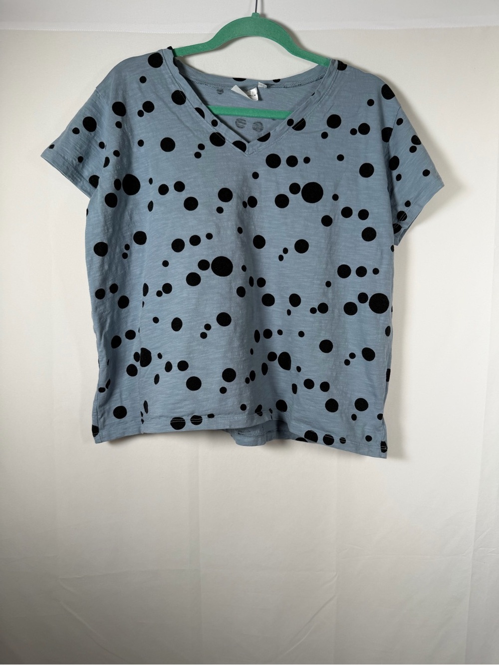 Casual‎ V-Neck Short Sleeve Tee in Dusty Blue with Black Polka Dots